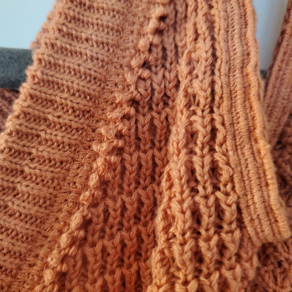 Sweater - Picture 4 of 7